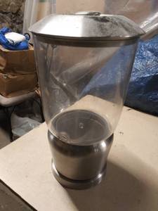 lot 2562 image: Professional Series Stainless Beverage Dispenser.