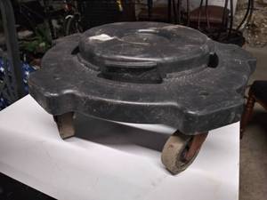 lot 2567 image: Trash Can Rolling Wheels