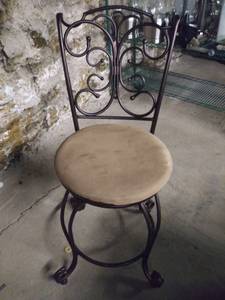 lot 2570 image: Nice MetalCushioned Swivel Bar Stool