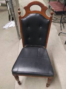 lot 2575 image: Nice WoodLeather Chair