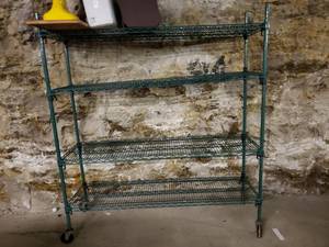 lot 2552 image: Rolling 4 Tier Metro Rack