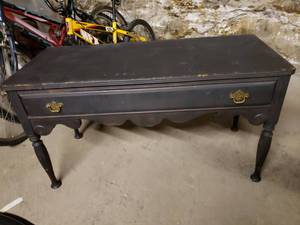 lot 2580 image: Solid Wood Single Drawer Dresser