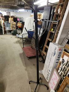 lot 2584 image: Metal Freestanding Coat Rack