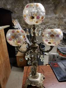 lot 2587 image: Elegant and Fancy Lamp