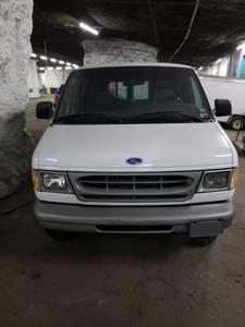 lot 2596 image: 1997 Ford Cargo van