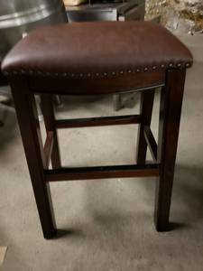 lot 2569 image: Nice Leather Bar Stool