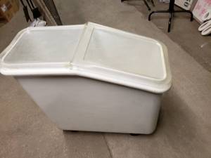 lot 2573 image: Rolling Plastic RiceFlour Bin