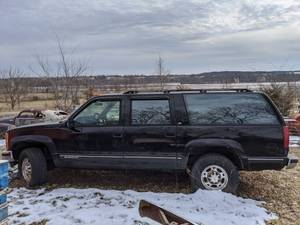 lot 1504 image: 1993 Chevy Suburban 2500