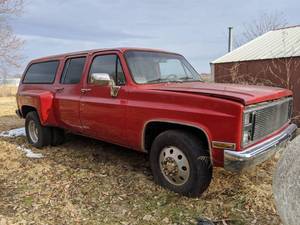lot 1515 image: 1987 Chevy Suburban R20