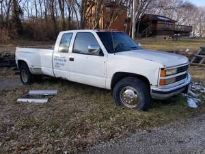 lot 1522 image: 1993 Chevy CK 3500 Truck