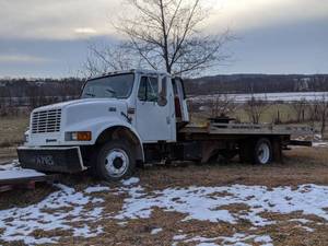 lot 2000 image: 1998 International 4700 Truck