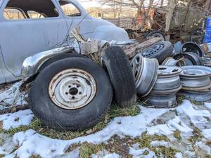 lot 5830 image: Assorted Rims, Sizes Vary