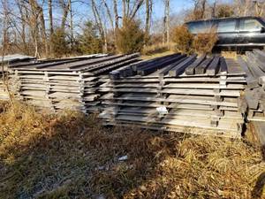 lot 5845 image: 2 Stacks Of Old Fencing Panels