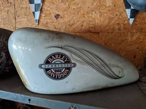 lot 5910 image: Harley Davidson Motorcycle Gas Tank Cover