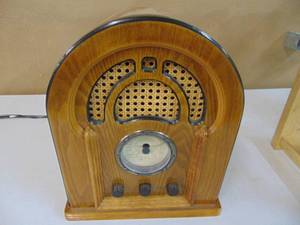 lot 5360 image: Modern Radio