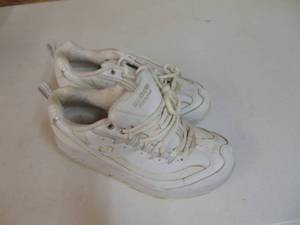 lot 5377 image: Pair of Used Sketchers - Size 8