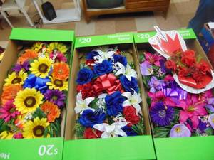 lot 5392 image: 3 Headstone Sprays