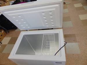 lot 5428 image: Criterion 5 CU Foot Chest Freezer - Good Working Condition