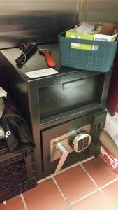 lot 49 image: Small Sentry Drop Safe
