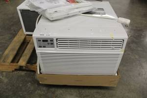 lot 4134 image: GE Large Room Air Conditioner