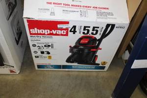 lot 4473 image: Shop Vac 4 Gallon with  Hoses and Nozzles