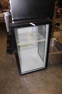 lot 1360 image: Counter Top Display Cooler