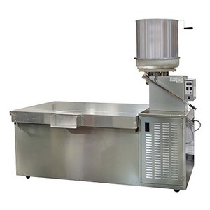 lot 2264 image: Gold Medal Karmel King 2630 with 40 x 60 Cooling Table