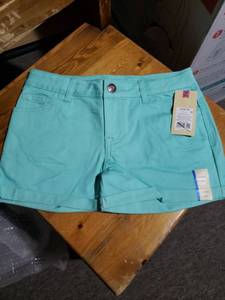 lot 17413 image: Cherokee shorts