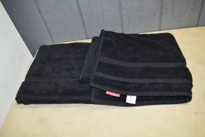 lot 500 image: 2 Opalhouse Bath Towels Ebony 30 x 54