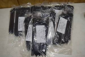 lot 489 image: 1100 Standard Cable Ties 8 50 pound UV Black