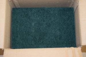 lot 446 image: 20 Americo No. 96 Medium Duty Scour Pads 6 x 9