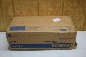 lot 453 image: 1000 Dixie Heavy Weight Polystyrene Plastic Forks Black