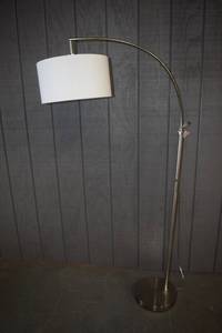 lot 6 image: Floor Lamp