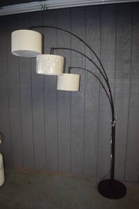 lot 8 image: Floor Lamp