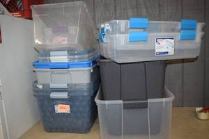 lot 104 image: 14 Totes NO Lids
