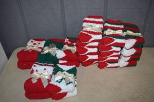lot 198 image: 24 Pair Christmas Cozies Socks