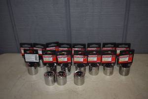 lot 207 image: 18 Craftsman Sockets 1516