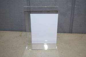 lot 237 image: 25 Acrylic Photo Frames 5 x 7