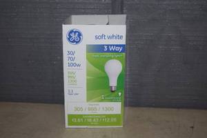 lot 294 image: 11 3-Way Light Bulbs 3070100 Watt