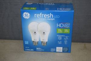 lot 295 image: 8 Refresh LED Light Bulbs
