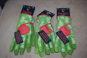 lot 313 image: 3 Pair Digz Rose Picker Garden Gloves Touchscreen Compatible Size L