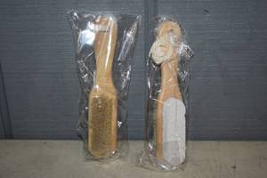 lot 318 image: 25 Pumace Stone Brushes