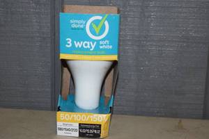 lot 375 image: 12 3-Way Light Bulbs 50100150 Watt