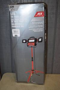 lot 427 image: LED Tri Panel Work Light