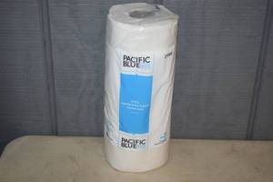 lot 476 image: 30 Rolls Pacific Blue Paper Towels