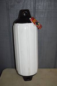 lot 478 image: Taylor Made Super Gard Vinyl Fender Boat 6.5 x 22