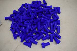 lot 494 image: 100 Buchanan Wing Twist Wire Connectors WT54-1
