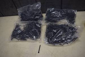 lot 498 image: 1000 #10-15x2 Woodgrip Screws Hex Head Matte Black