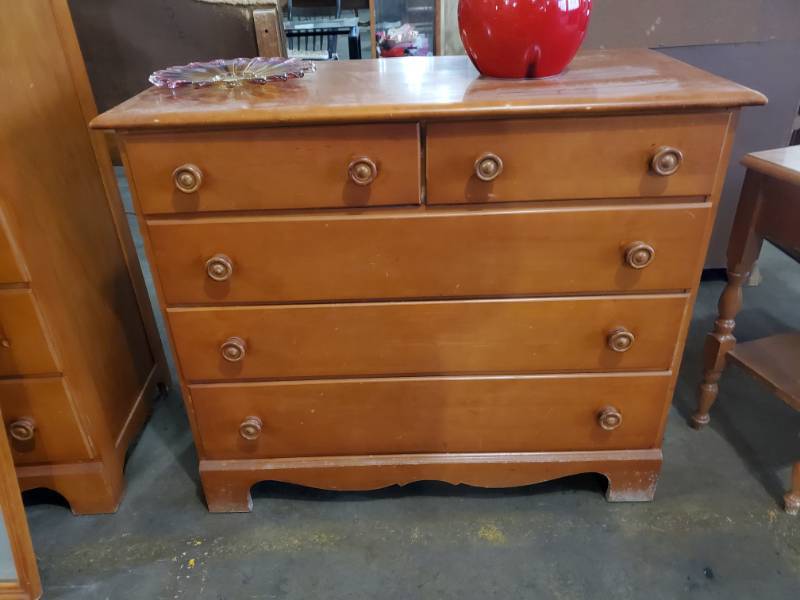 Maple Chest Of Drawers Treasure Hounds Huge Furniture Auction