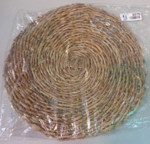 lot 3076 image: Natural Round Placemat - 1 piece